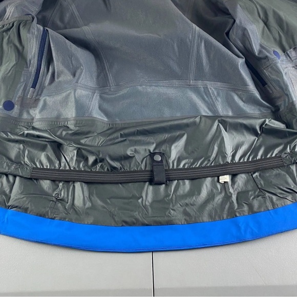 Women’s Patagonia Untracked Hard Shell Jacket - Picture 9 of 11